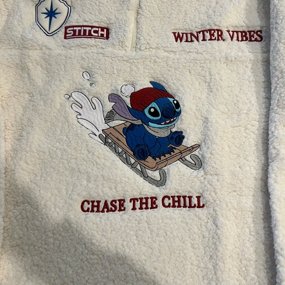 Stitch Winter Vibes Fleece Pullover XL - Picture 3 of 4